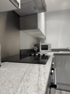 Cozy Liverpool Hideaway - Central 1-Bed Perfect for Couples & Solo Travelers